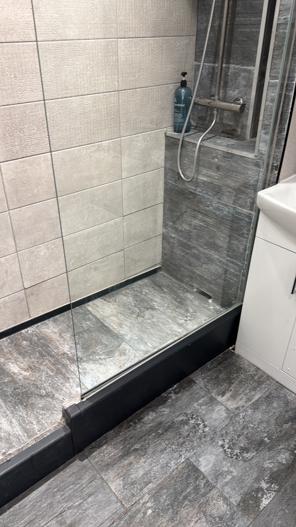 The Astute Suite Walney — Modern Shower Room